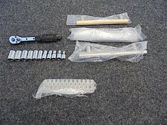 1 Ratsche Wisent, 11 Nüsse, 3 Möbelgriffe, 24 Lüsterklemmen Kleinhuis