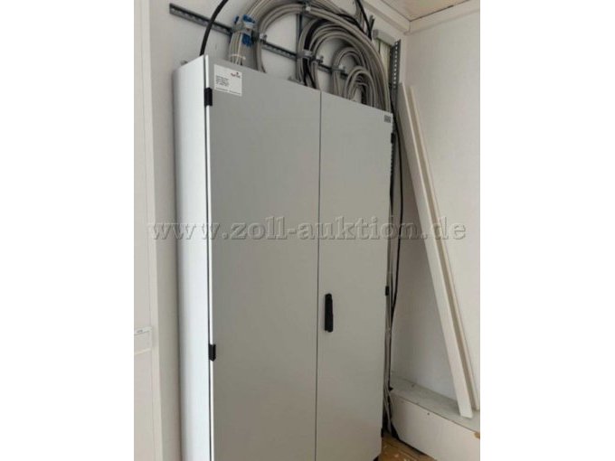 Ansicht Technikraum mit Schaltschrank