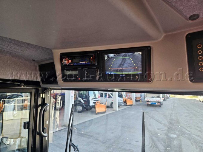 Rückfahrkamera 
Radio
Digitaler Tachograf