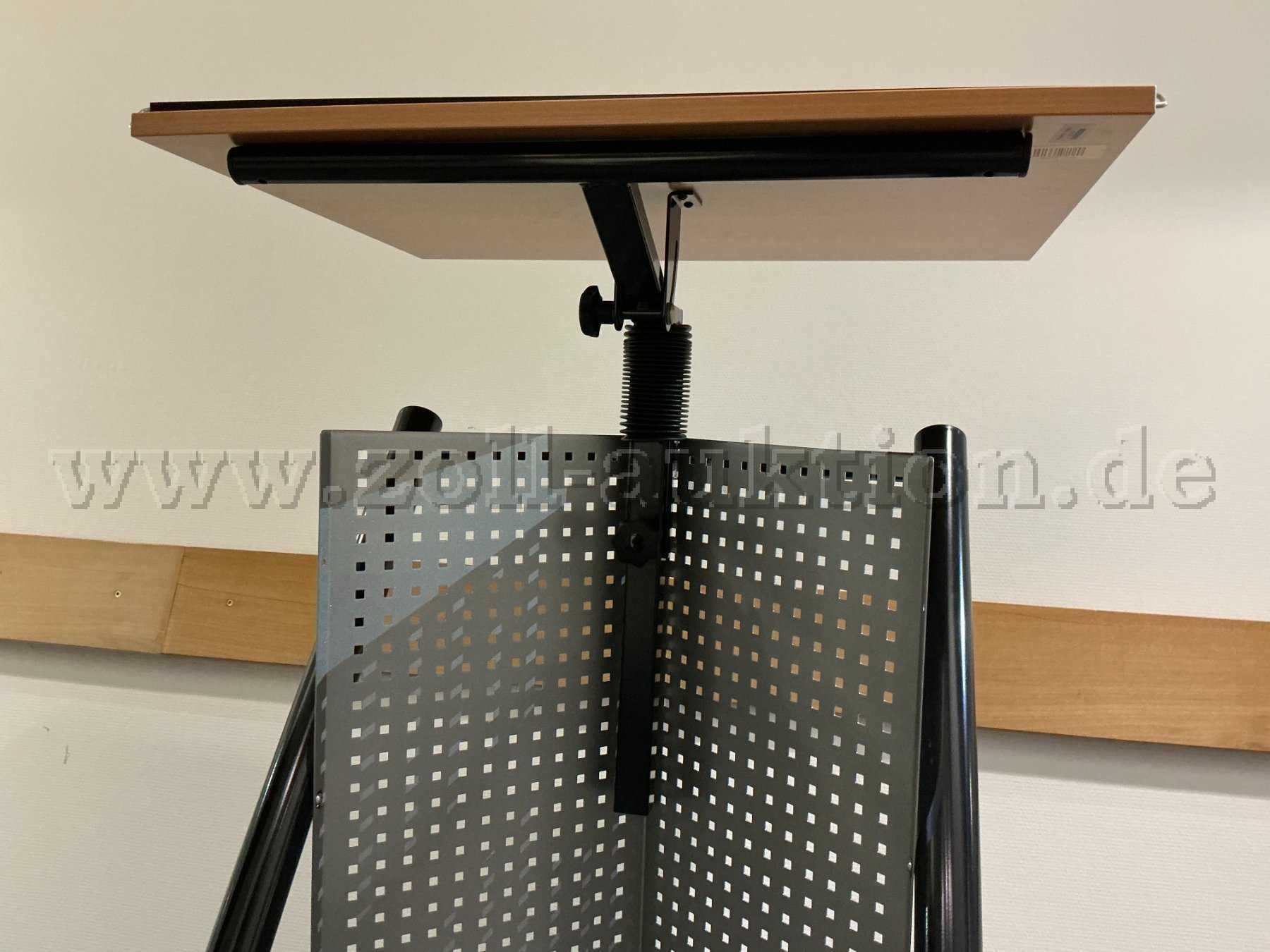 Unterseite mit Blick auf die Mechanik des Höhenverstellung