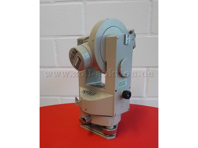 Instrument Vorne seitlich -1-