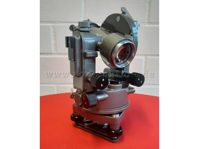 Instrument
Vorne seitlich -1-