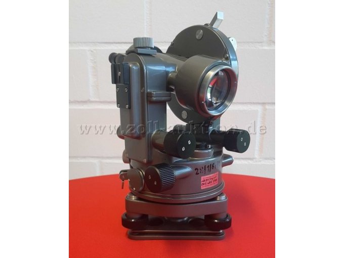 Instrument
Vorne seitlich -1-