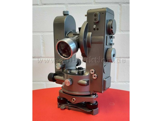 Instrument
Vorne seitlich -2-