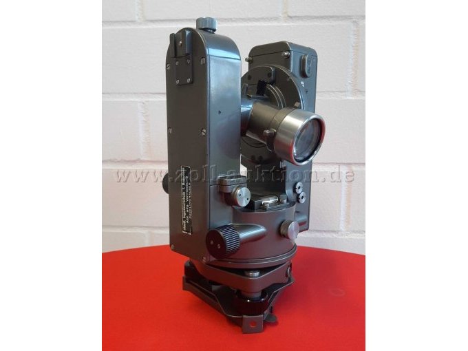 Instrument
Vorne seitlich -1-