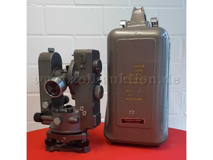 Instrument und Transportbehälter
Vorne