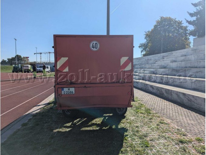 Heckansicht Mähcontainer, unten leicht eingebeult