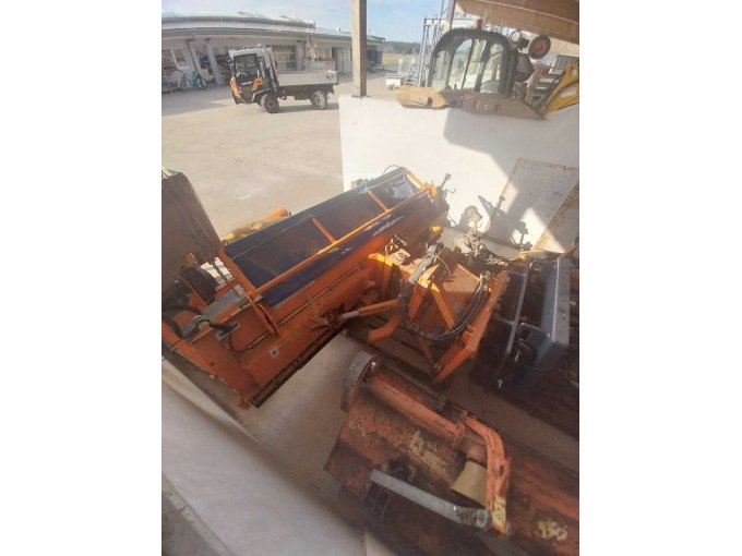 Federklappen-Schneepflug Baujahr 2016 von hinten Links