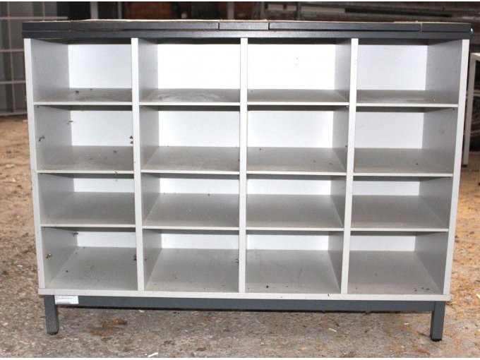 Unterschrank Ansicht Regalböden