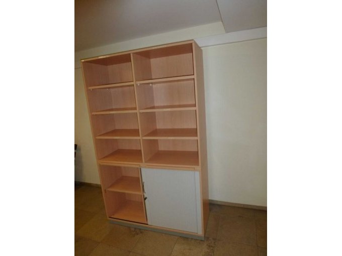 Regalschrank Frontansicht seitlich