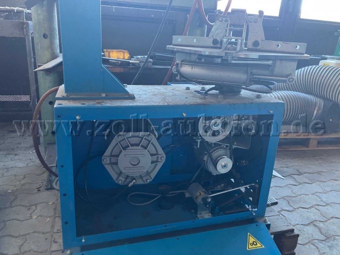 Bild 5 Reifenmontiermaschine