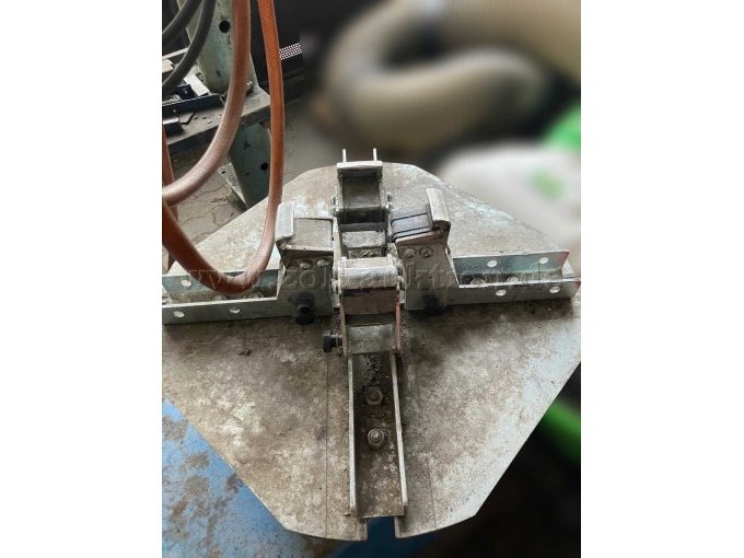 Bild 2 Reifenmontiermaschine