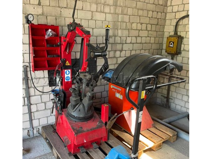 1 Reifenmontiermaschine und 1 Radauswuchtmaschine