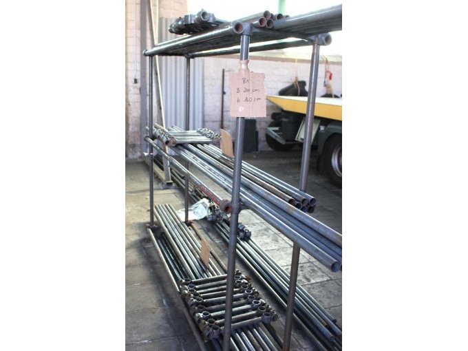 Reifenregal aufgebaut