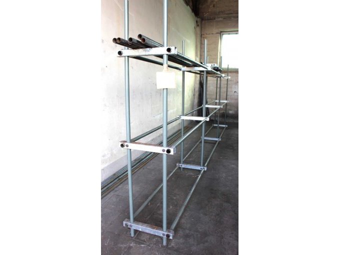 Reifenregal aufgebaut