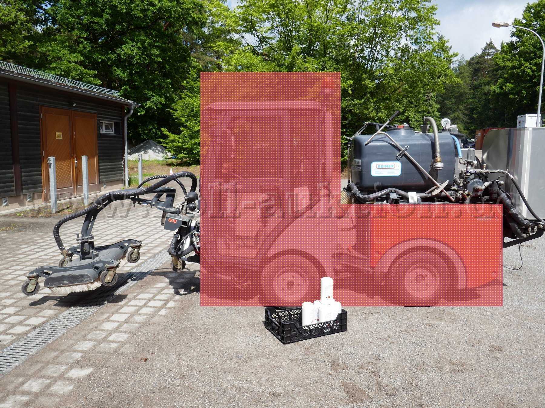 Seitenansicht der gesamten Anlage. Das Trägerfahrzeug steht nicht zum Verkauf.