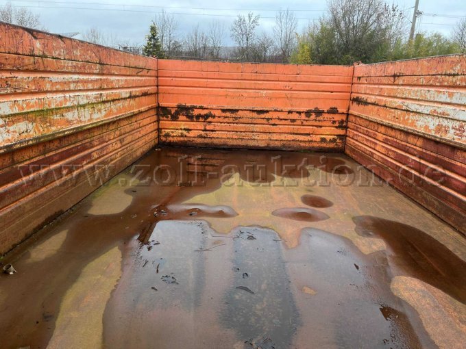 Ladefläche mit Bordwänden und Stirnwand