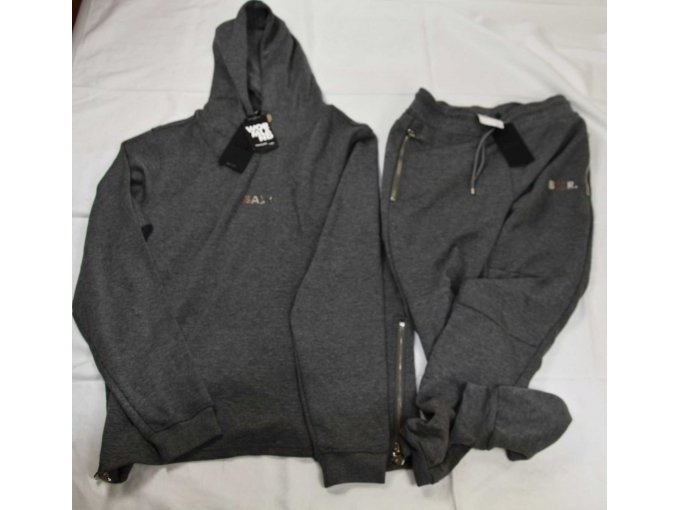 1 grauer Hoddie „Balr“ und 1 graue Hose „Balr“