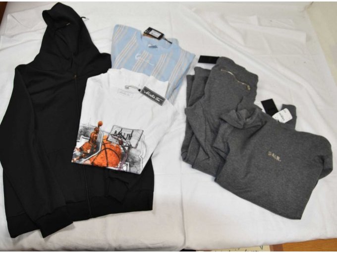 1 Relax Anzug „Balr“ in Jacke und 2 T-Shirts Gr. L 1 Relax Anzug „Balr“ in Jacke und 2 T-Shirts Gr. L