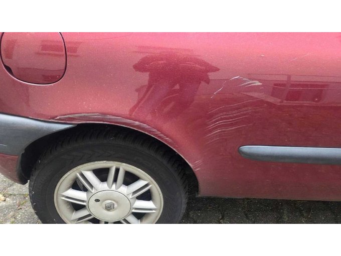 Kratzer im Lack, rechte Seite, hinten