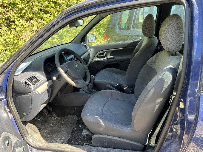 1 Renault Clio -Typ B (Bastlerfahrzeug) – foto 6 – kavel bij Zoll-Auktion, Erfurt