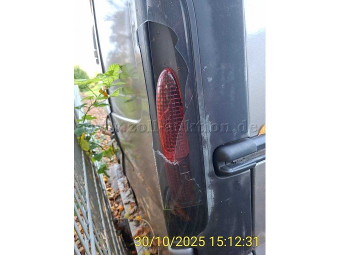 Renault FL Traffic hinten mit Rücklicht, Glas gebrochen