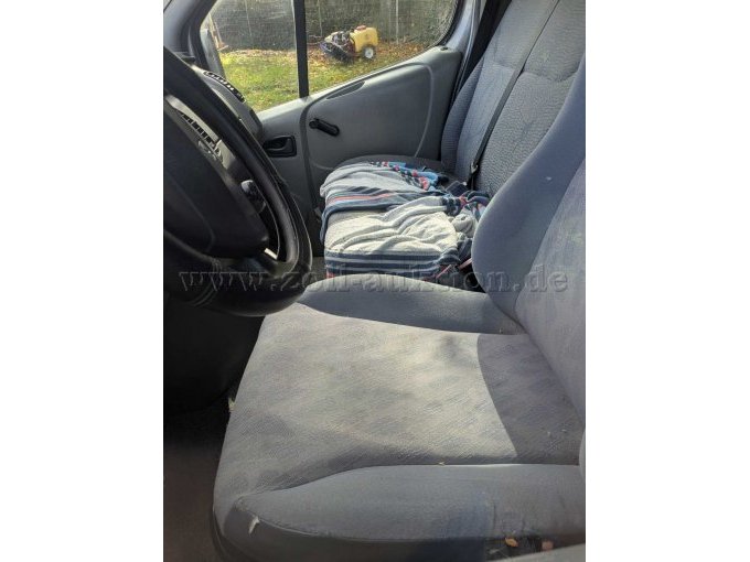 Renault FL Traffic Innenraum Fahrerseite Sitz