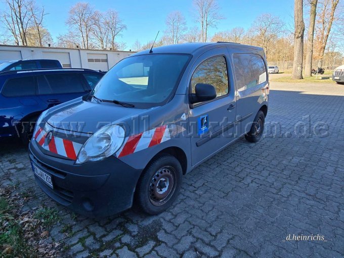 Ansicht vorne links
Renault Kangoo 1.5 dCi 
mit Warnmarkierungen (rot/weiß)
mit Stahlfelgen