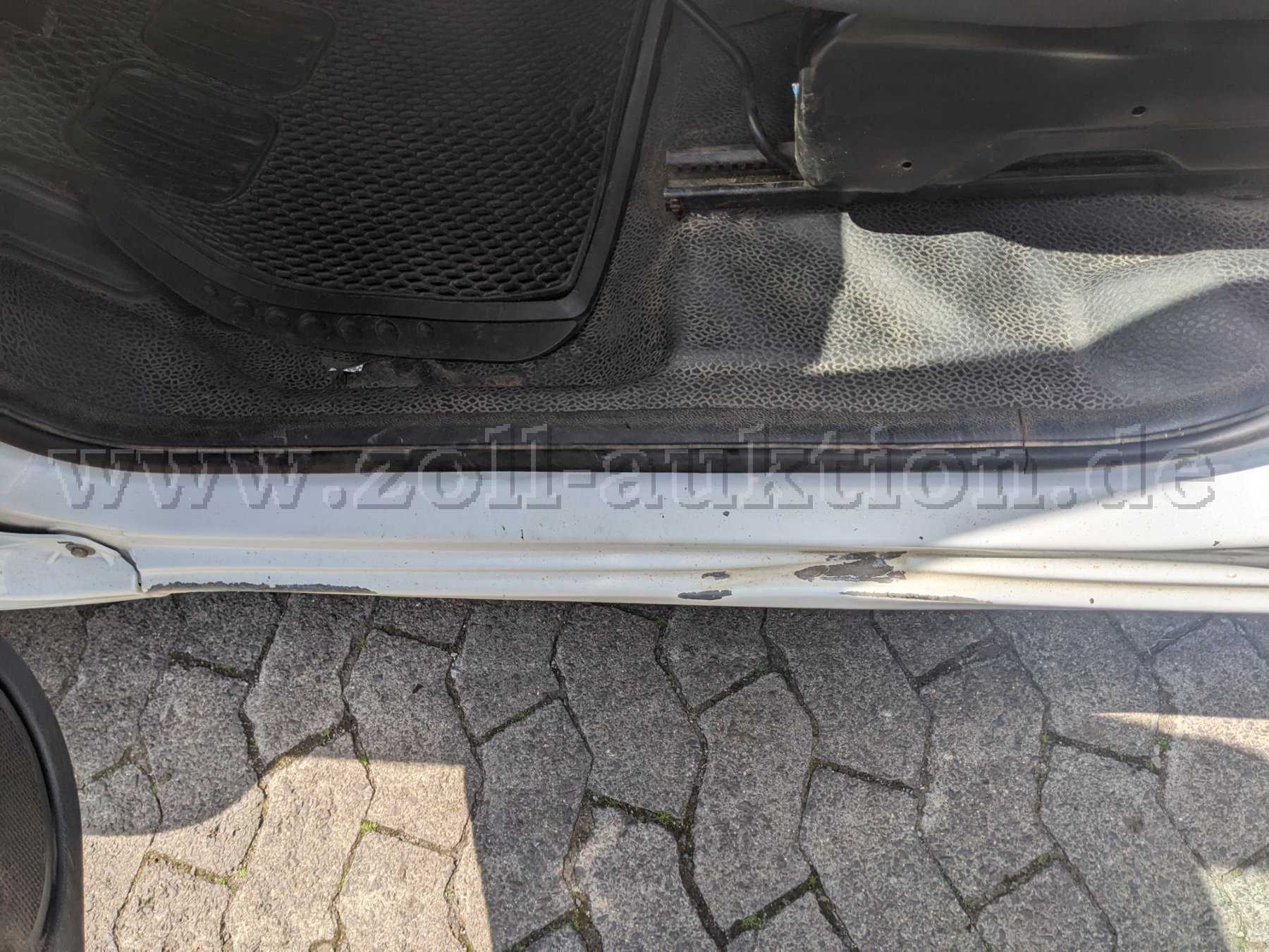 Einstieg Fahrerseite