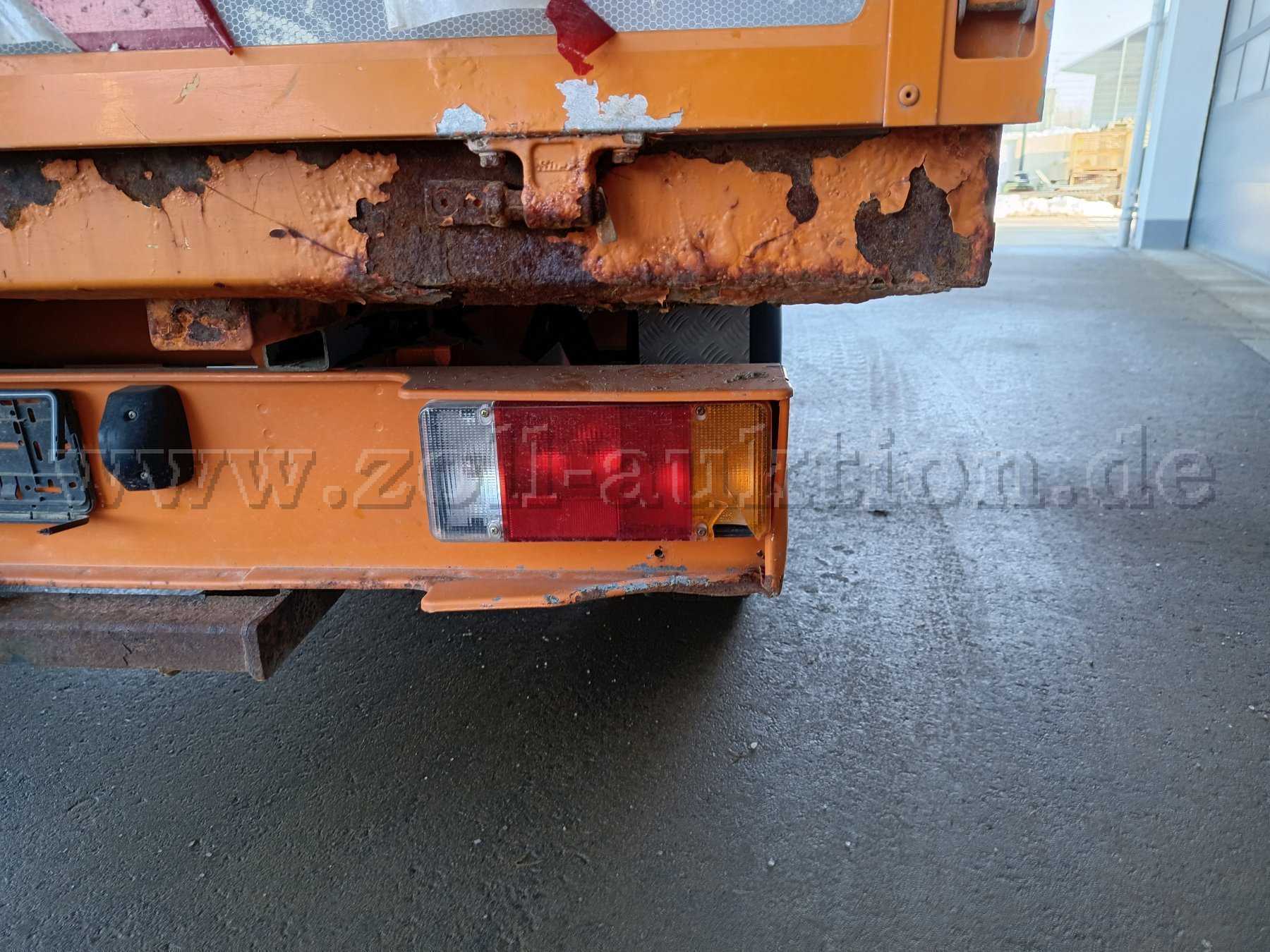 Fahrzeugheck hinten rechts unten