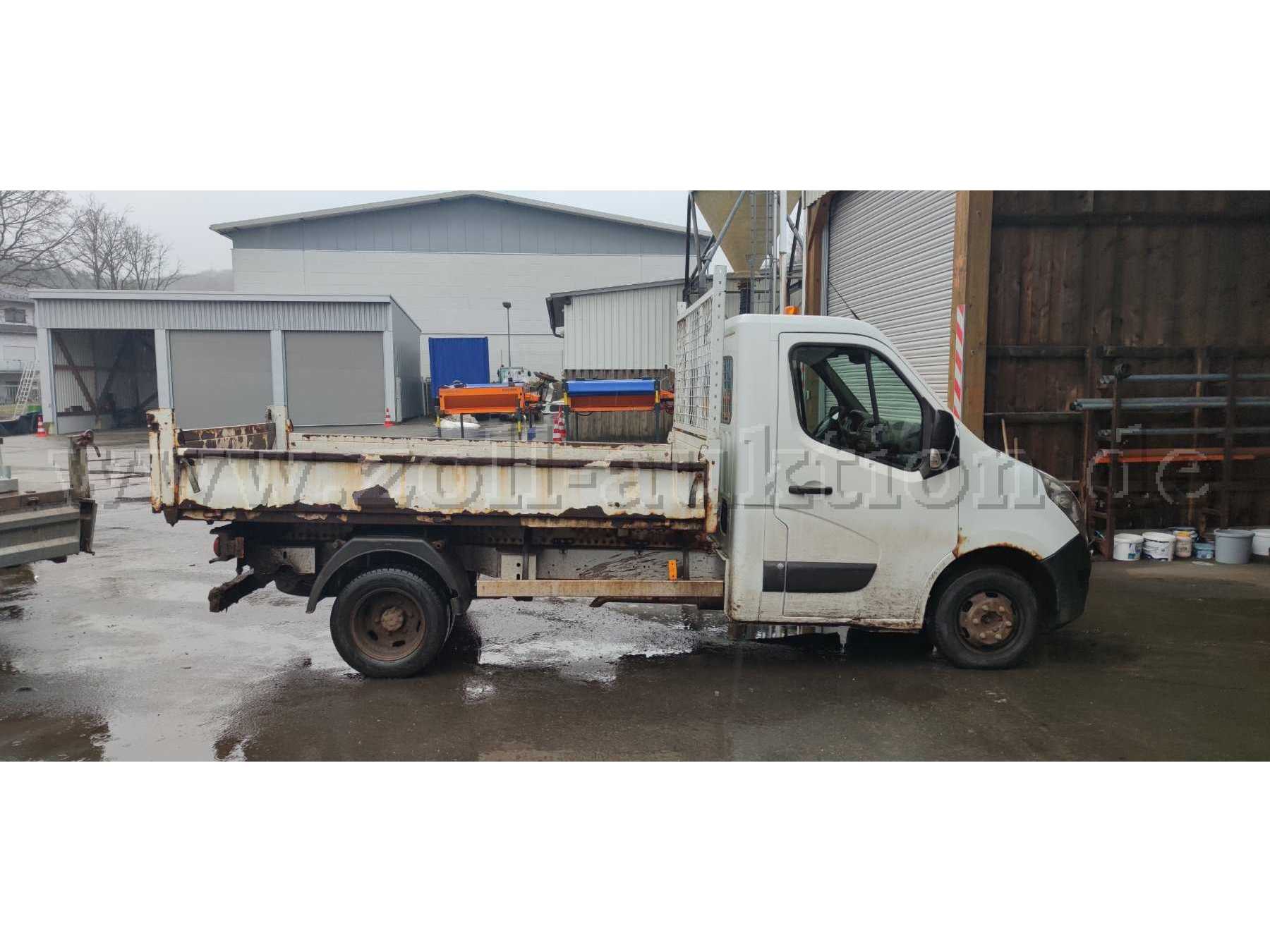 Seitenansicht rechts, Roststellen Ladebordwand erkennbar