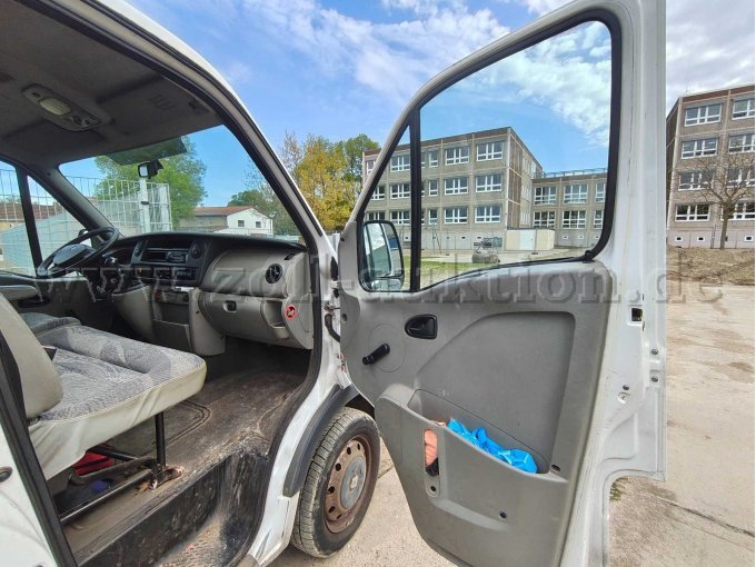 offene Beifahrertür