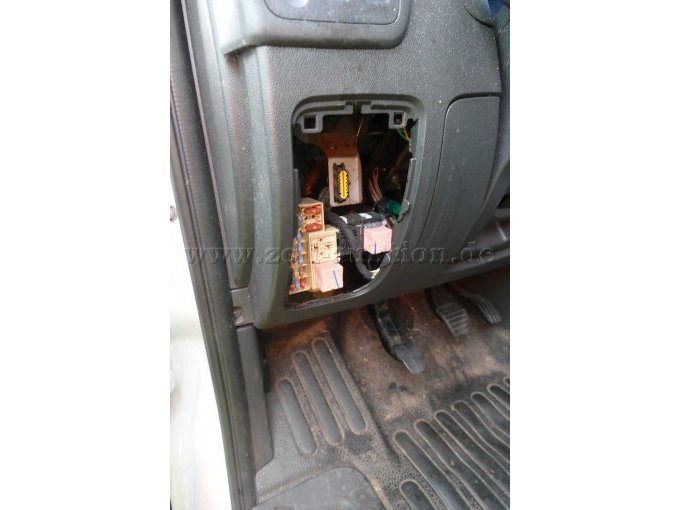 1 Renault Master bestelwagen / auto met schade & knutselauto – foto 10 – kavel bij Zoll-Auktion, Wandlitz