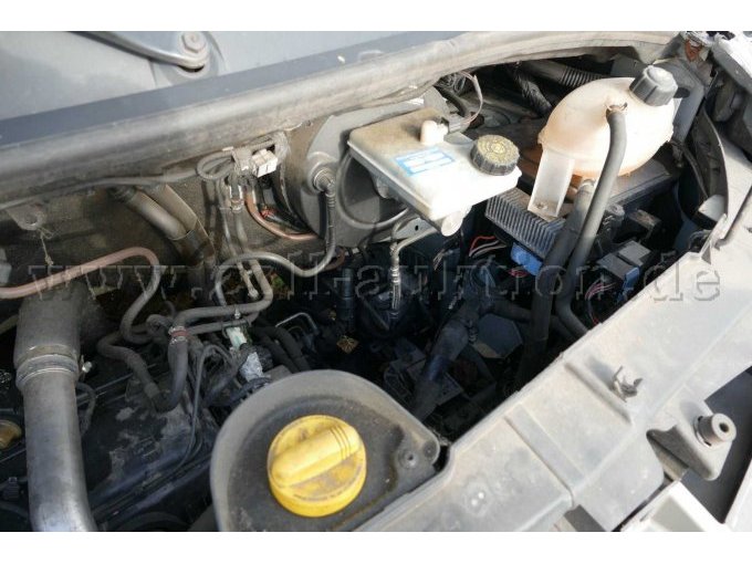 1 Renault Master bestelwagen / auto met schade & knutselauto – foto 8 – kavel bij Zoll-Auktion, Wandlitz