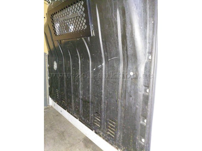 Bild 15:
Trennwand mit Fenster vergittert