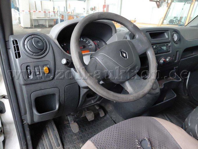 Bild 12:
Armatur und abgegriffenes Lenkrad