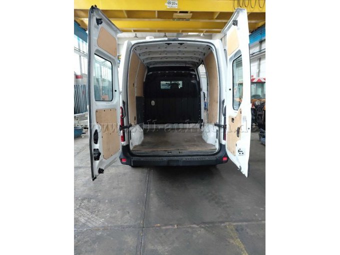 Bild 18:
Ladefläche bei geöffneten Hecktüren