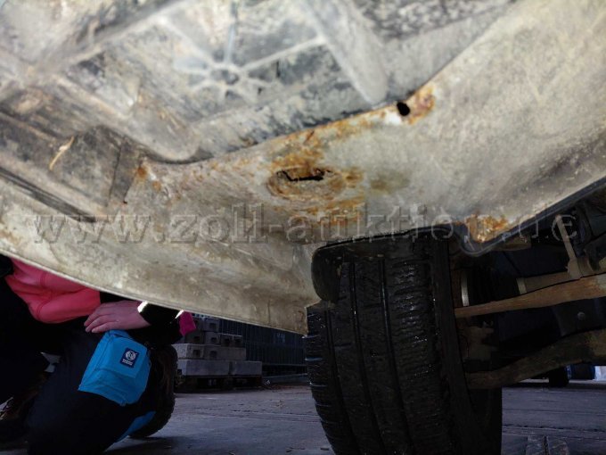 Bild 8:
verbogener Schweller unten