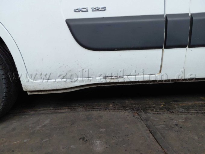 Bild 9:
verbogener Schweller vorne links