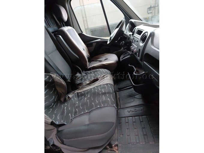 Bild 20:
Ansicht der Doppelsitzbank teilweise mit Schonbezügen