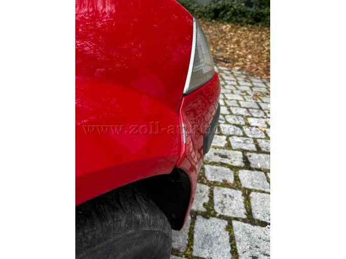 Beschädigung Stoßstange vorne rechts