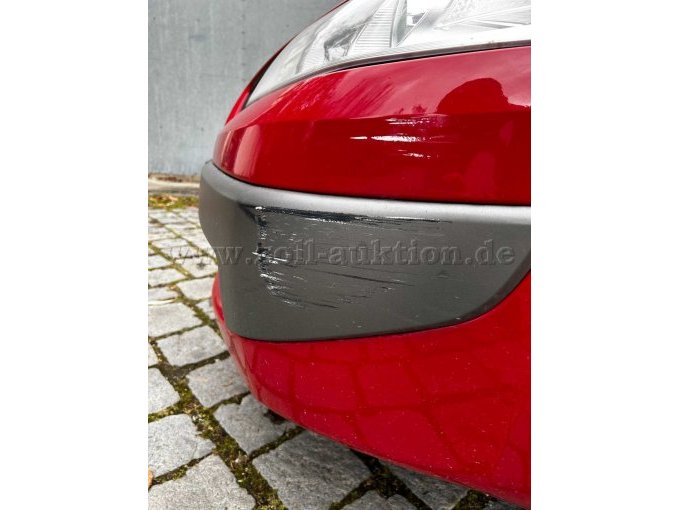 Beschädigung Stoßstange vorne links