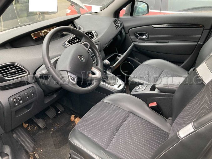 Fahrer- und Beifahrersitz