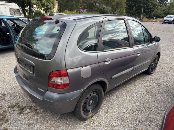 Heckansicht seitlich