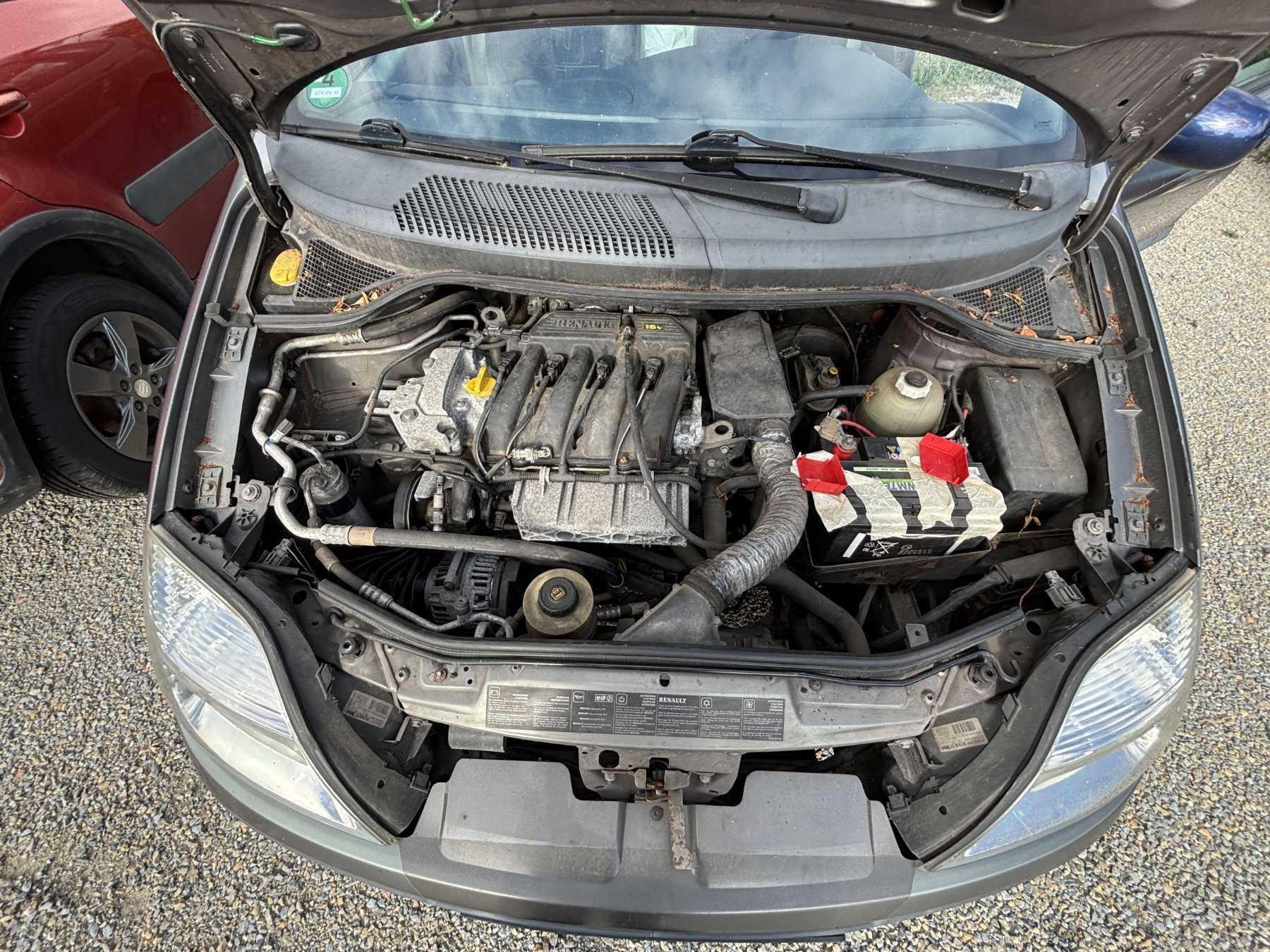 geöffneter Motorraum