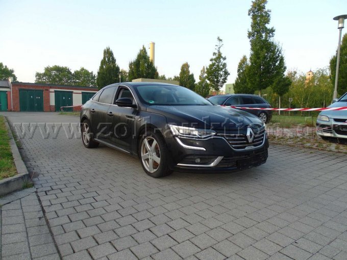 Das Fahrzeug von vorne links Das Fahrzeug von vorne links