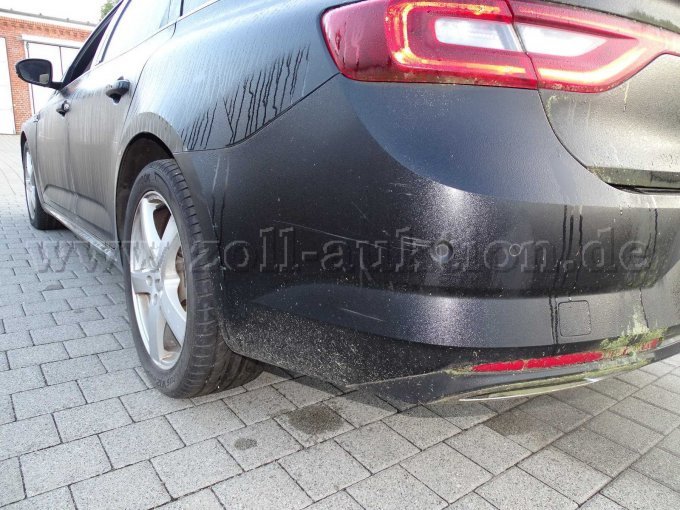 Weitere Beschädigung am Stoßfänger hinten