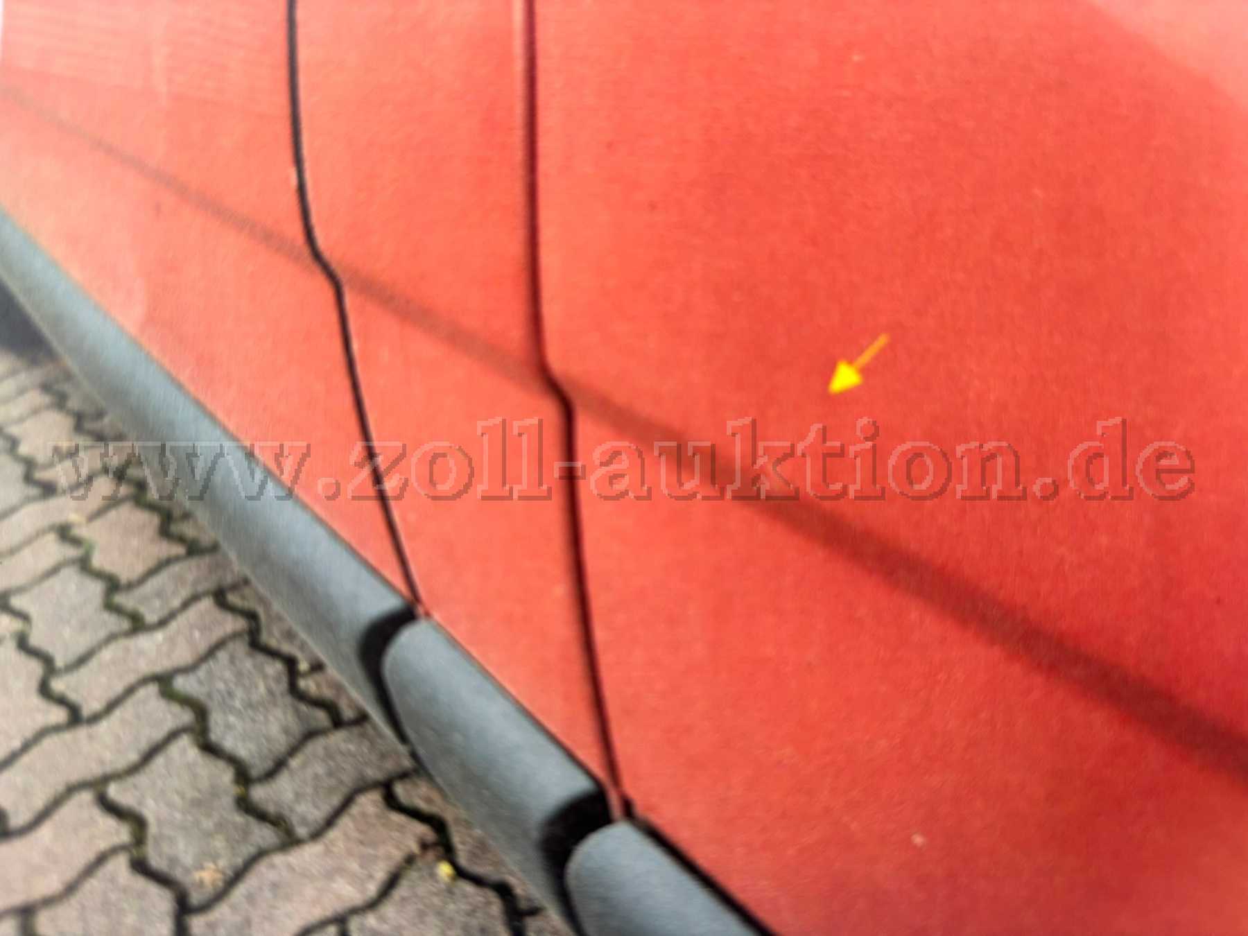 Tür vorne rechts Kratzer