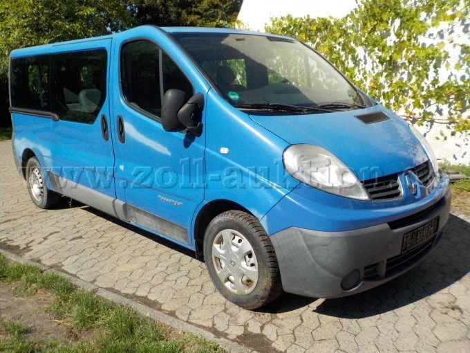 Front- und Seitenansicht Transporter