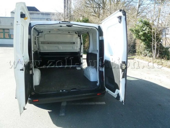 Kofferraum von Hinten